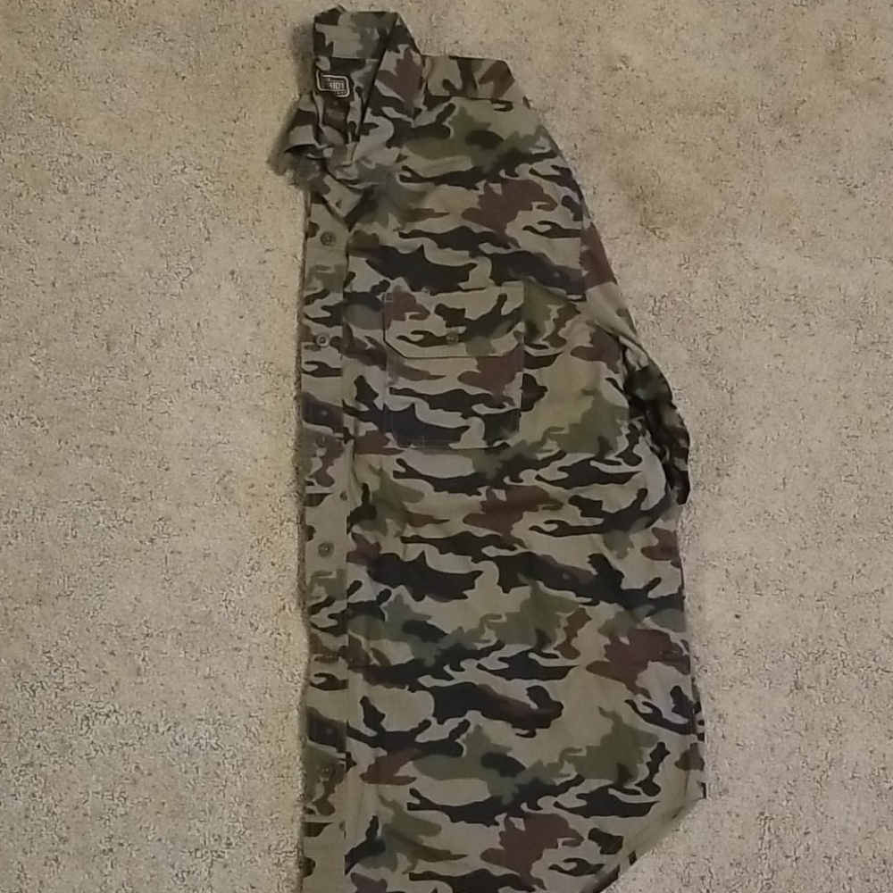 Camo buttom up